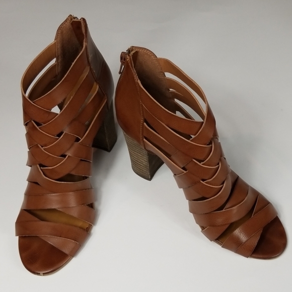 Daisy Fuentes Shoes - Women's daisy fuentes Carrie 8M Caged heels